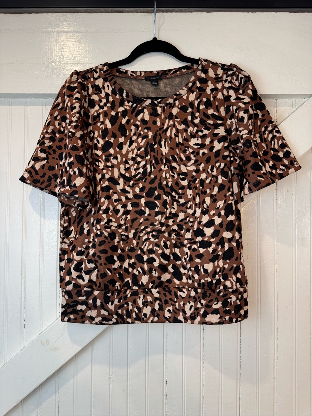 Ann Taylor Factory Leopard Print Short Sleeve Top Size Medium - Picture 2 of 9
